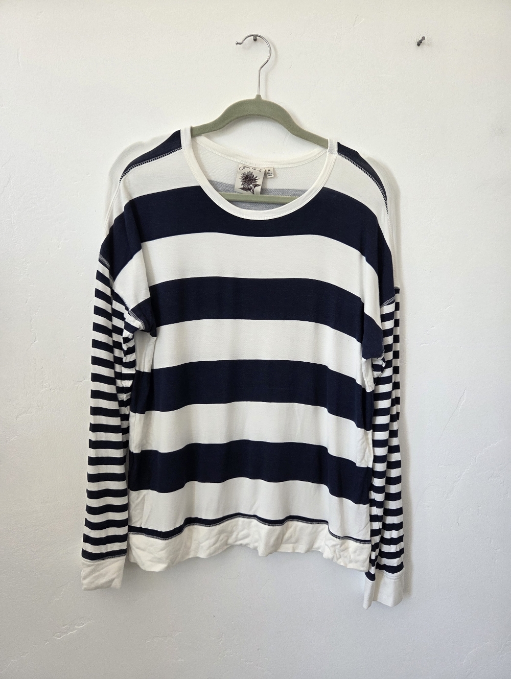 Joei & I Striped Sweatshirt Navy White Soft Stretchy Nautical Coastal Beach M